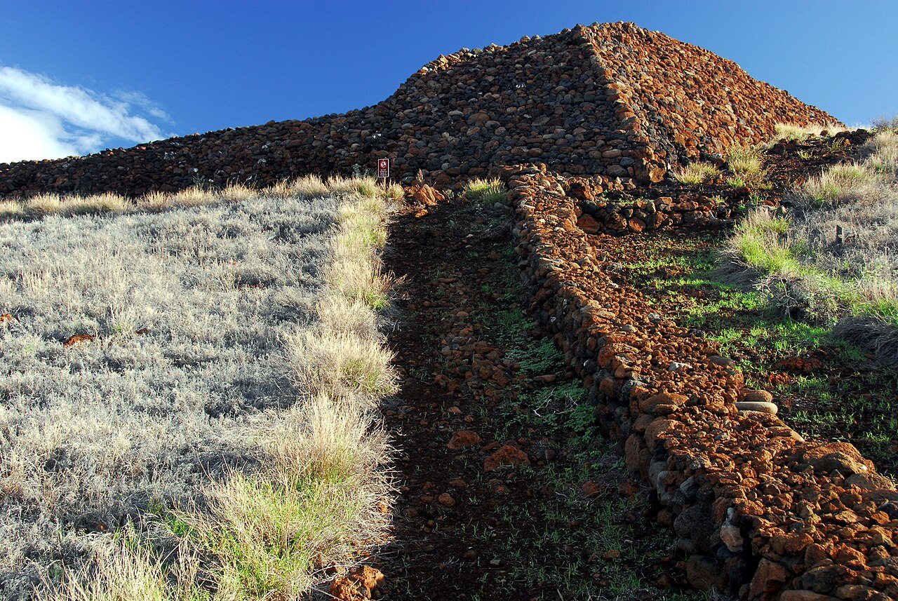 Pu'ukohola Heiau temple2.jpg