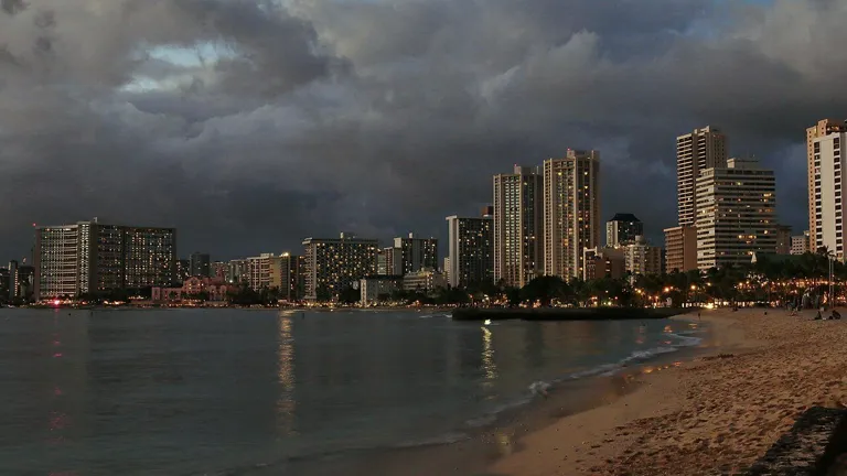 Waikiki, Honolulu (503694) (20586157459).jpg
