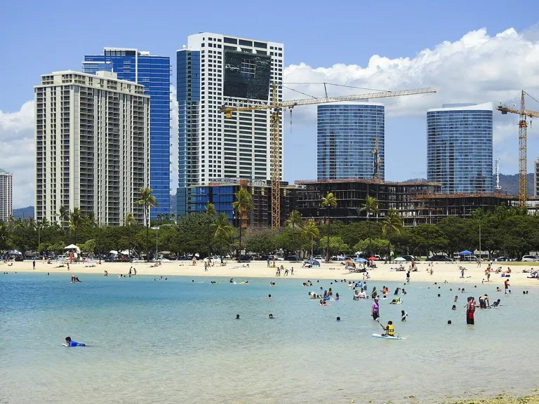 Ala Moana Beach (26289756171).jpg