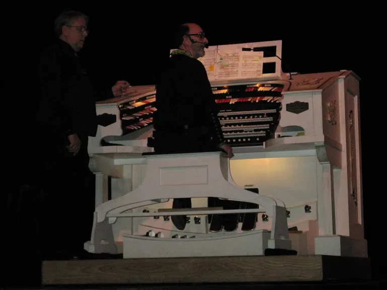 Hawaii-Theatre-organ.JPG